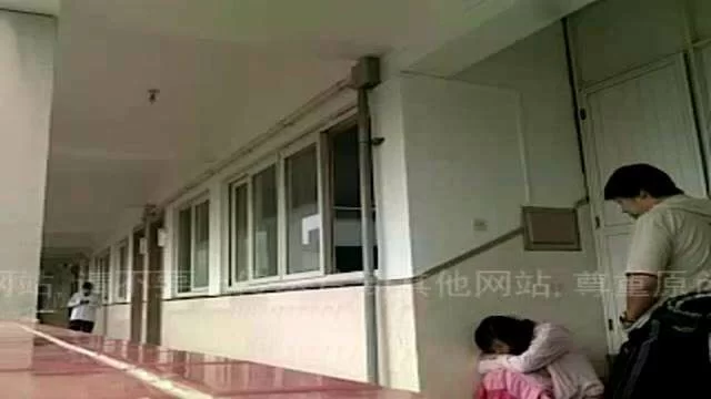 上海大學文佳在校園樓梯口打砲